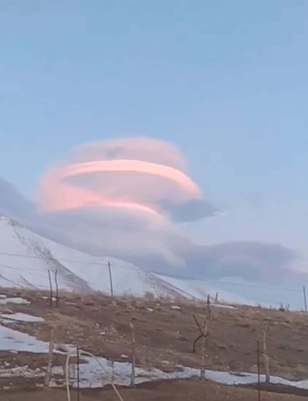 Gökyüzüne bakan şaştı kaldı! Depremin habercisi mi? Akşam saatlerinde ortaya çıktı, 45 dakika kaldı 1